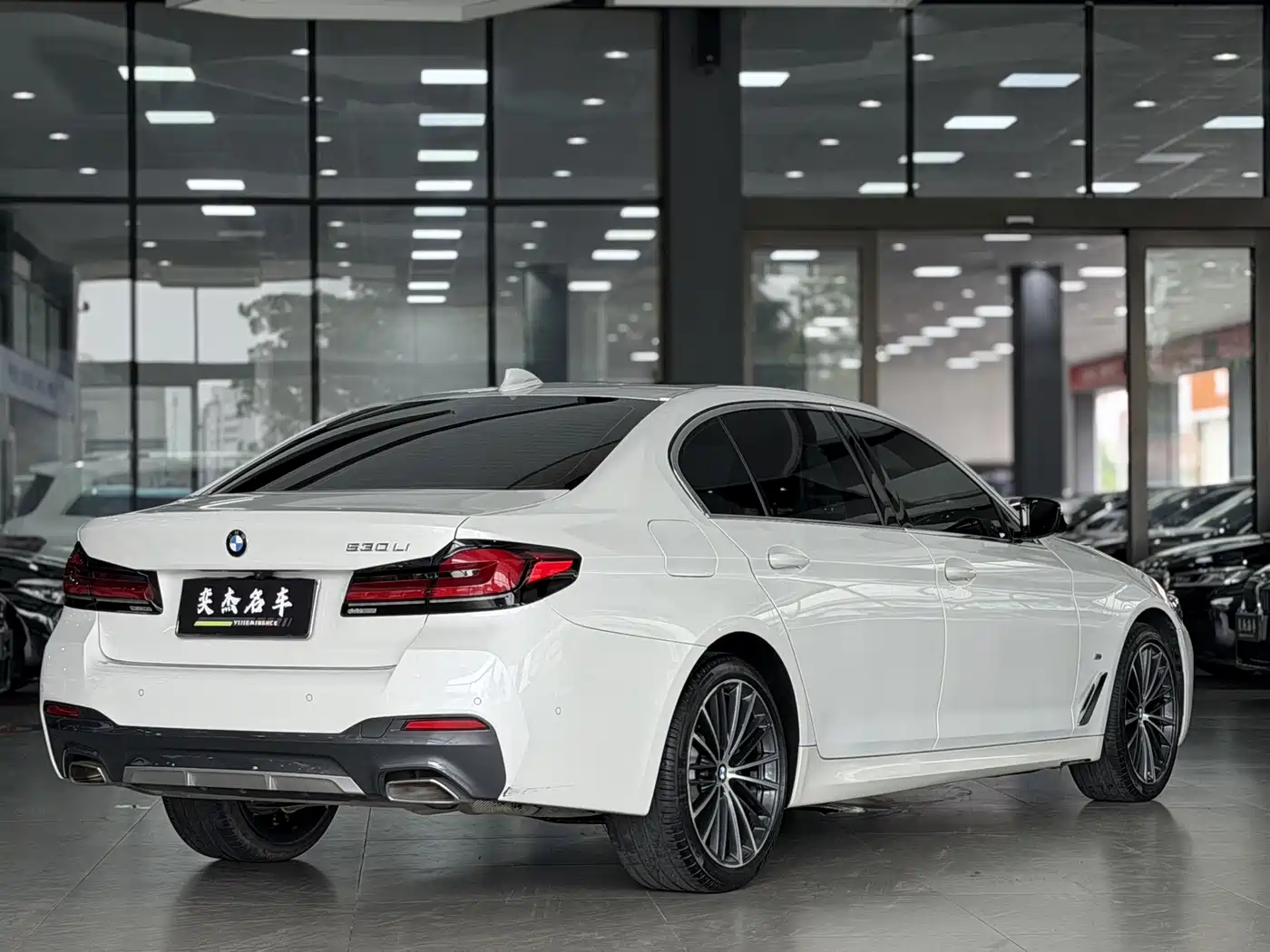 BMW 5 Series 2021 530Li Leading M Sport Package фото 7
