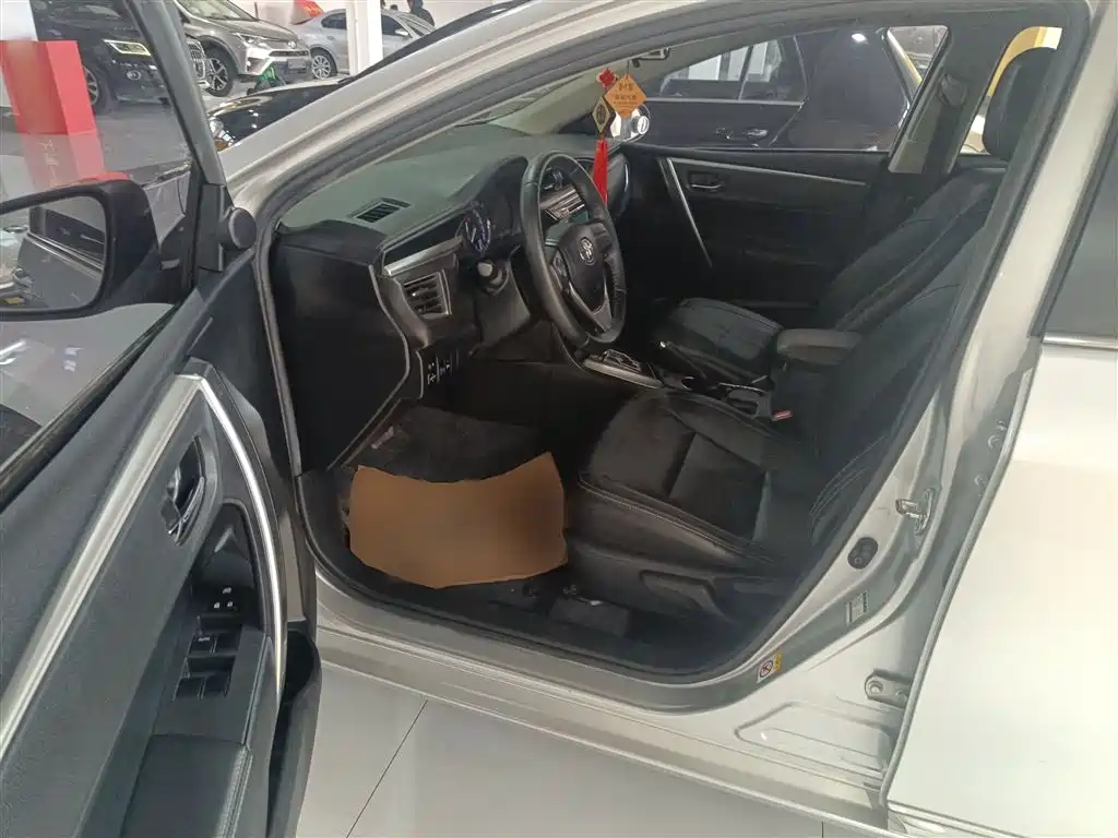 Toyota Corolla 2014 1.6L CVT GL-i Leather Edition фото 11