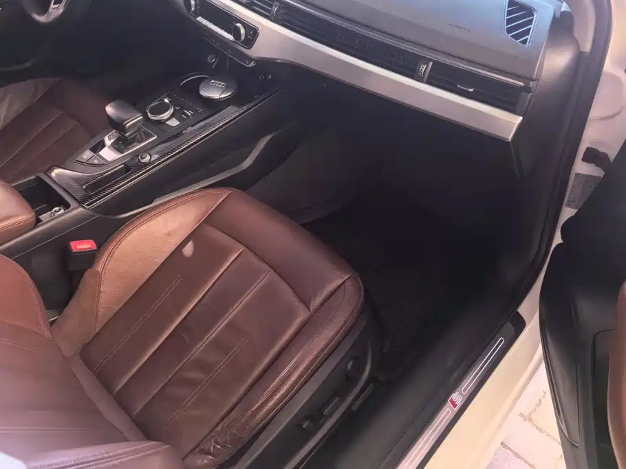 Фото 8 - Audi A4L