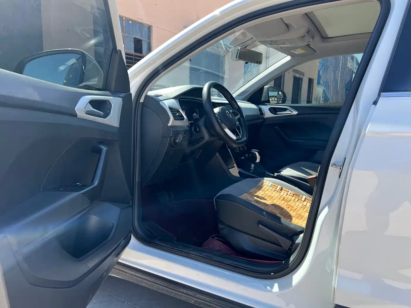 Volkswagen Tacqua 2023 2021 200TSI DSG Joy Smart Connect Edition