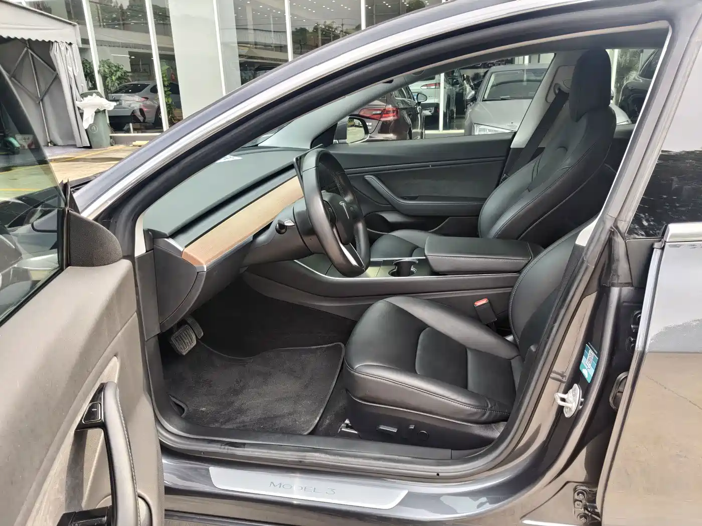 Tesla Model 3 (Import) 2019 2019 Long Range RWD Version