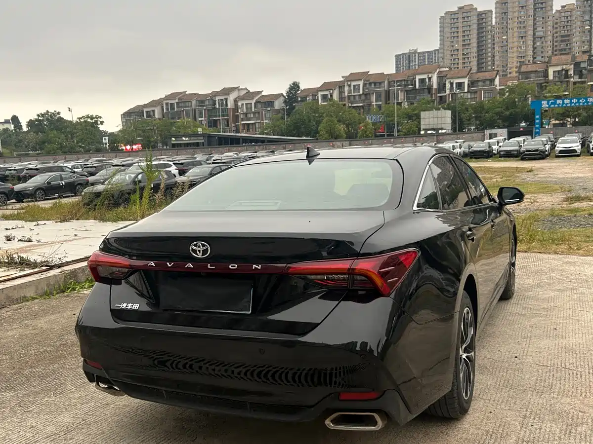 Фото 9 - Toyota Avalon