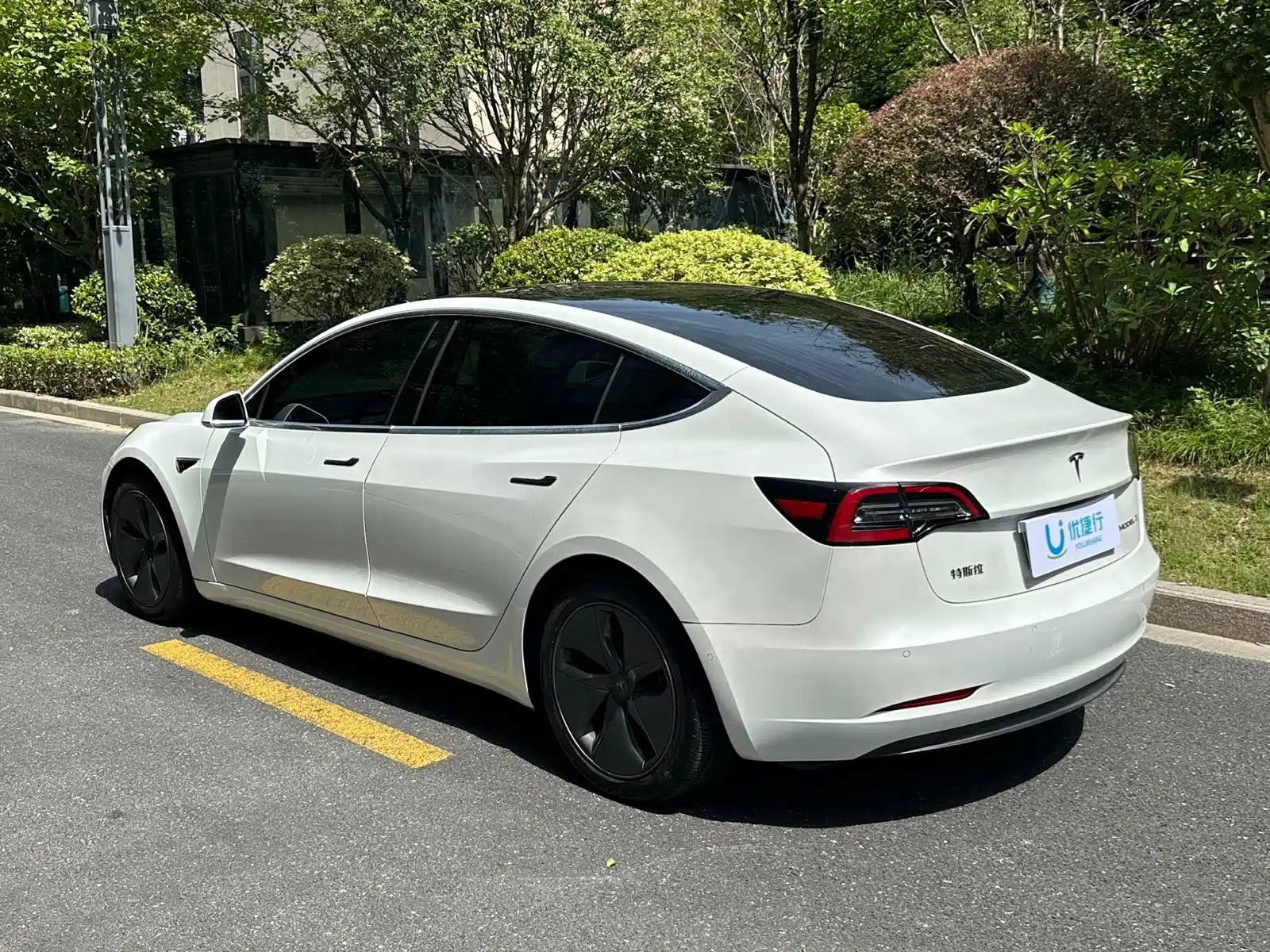Фото 6 - Tesla Model 3
