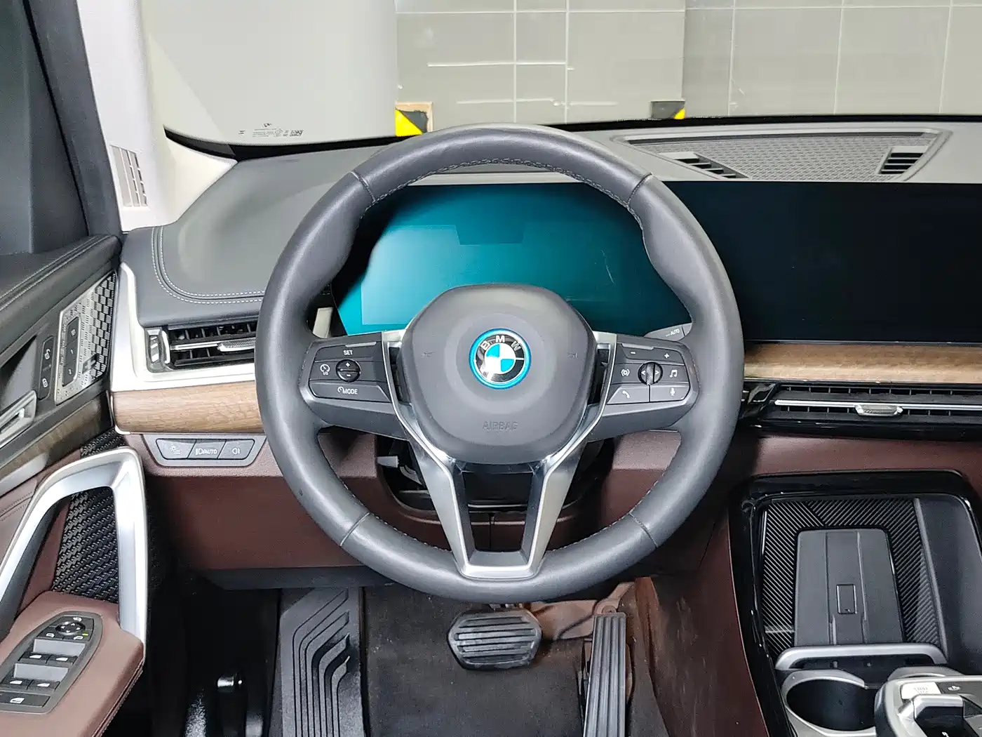 BMW iX1 2023 xDrive30L X Design Package фото 21