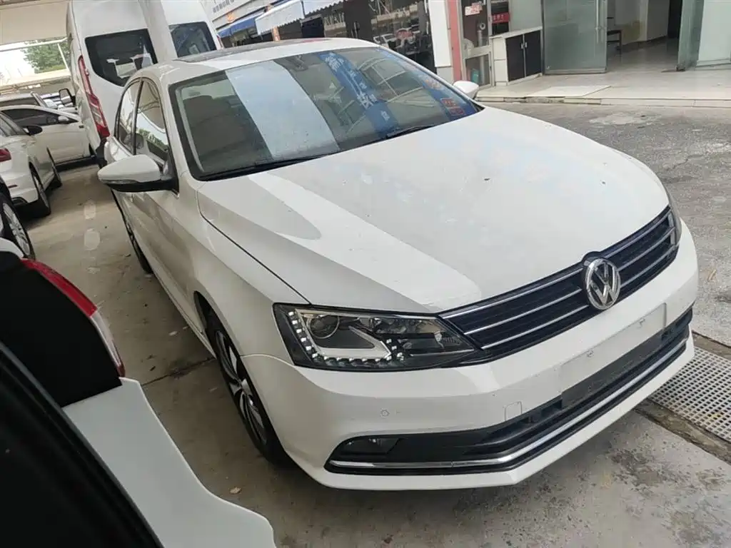 Volkswagen Sagitar 2015 230TSI Automatic Luxury фото 4