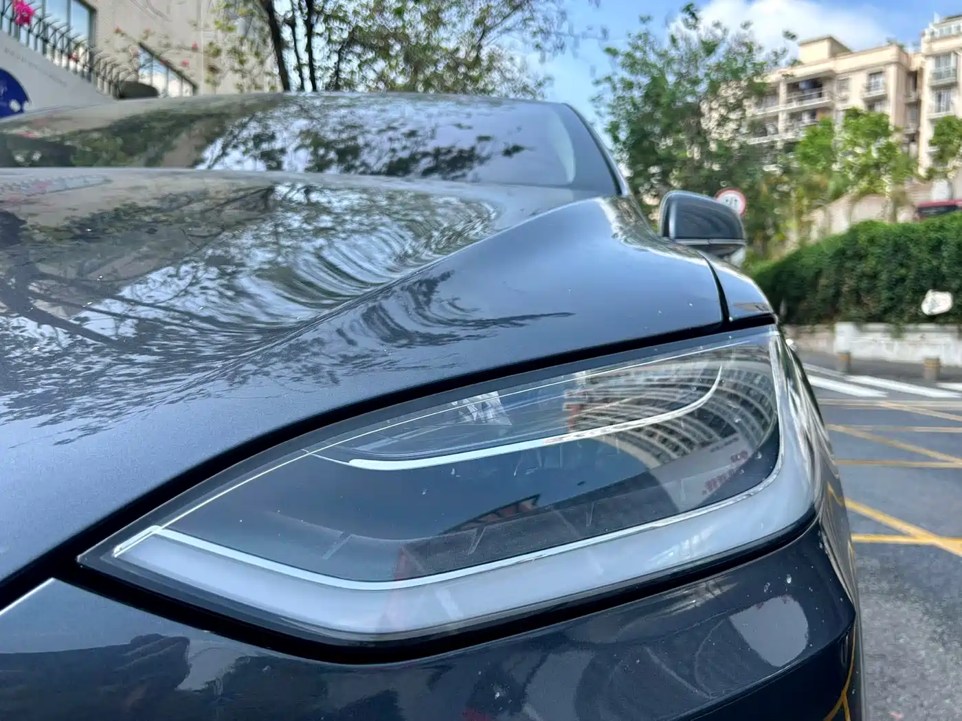 TESLA MODEL X