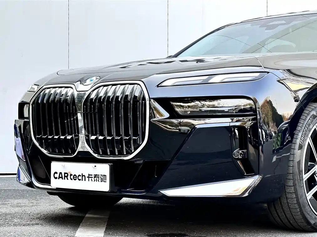 BMW 7 Series 2023 Model 735Li M Sport Package фото 15
