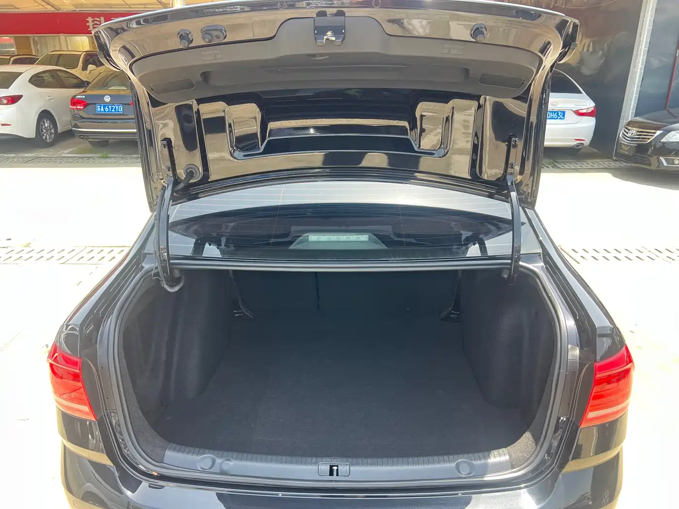 Volkswagen Lavida 2017 1.6L Automatic Trend Edition фото 23