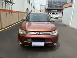 Photo 2 - Mitsubishi Outlander (Import)
