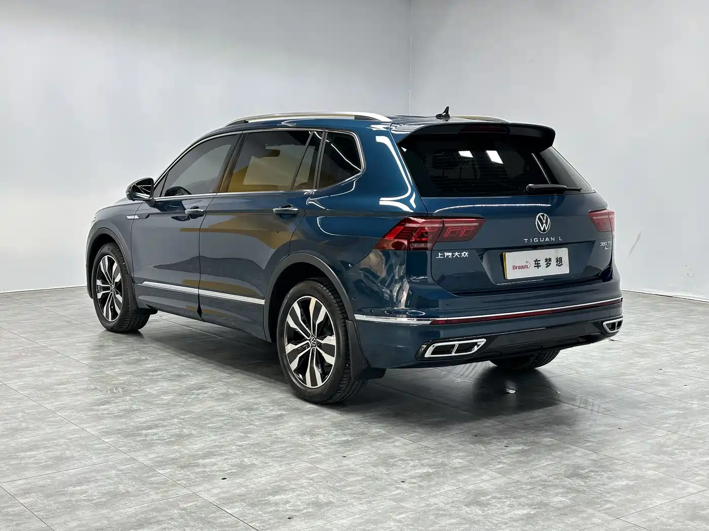 Volkswagen Tiguan L 2022 380TSI Automatic 4WD R-Line Cross Edition 7-Seater фото 6