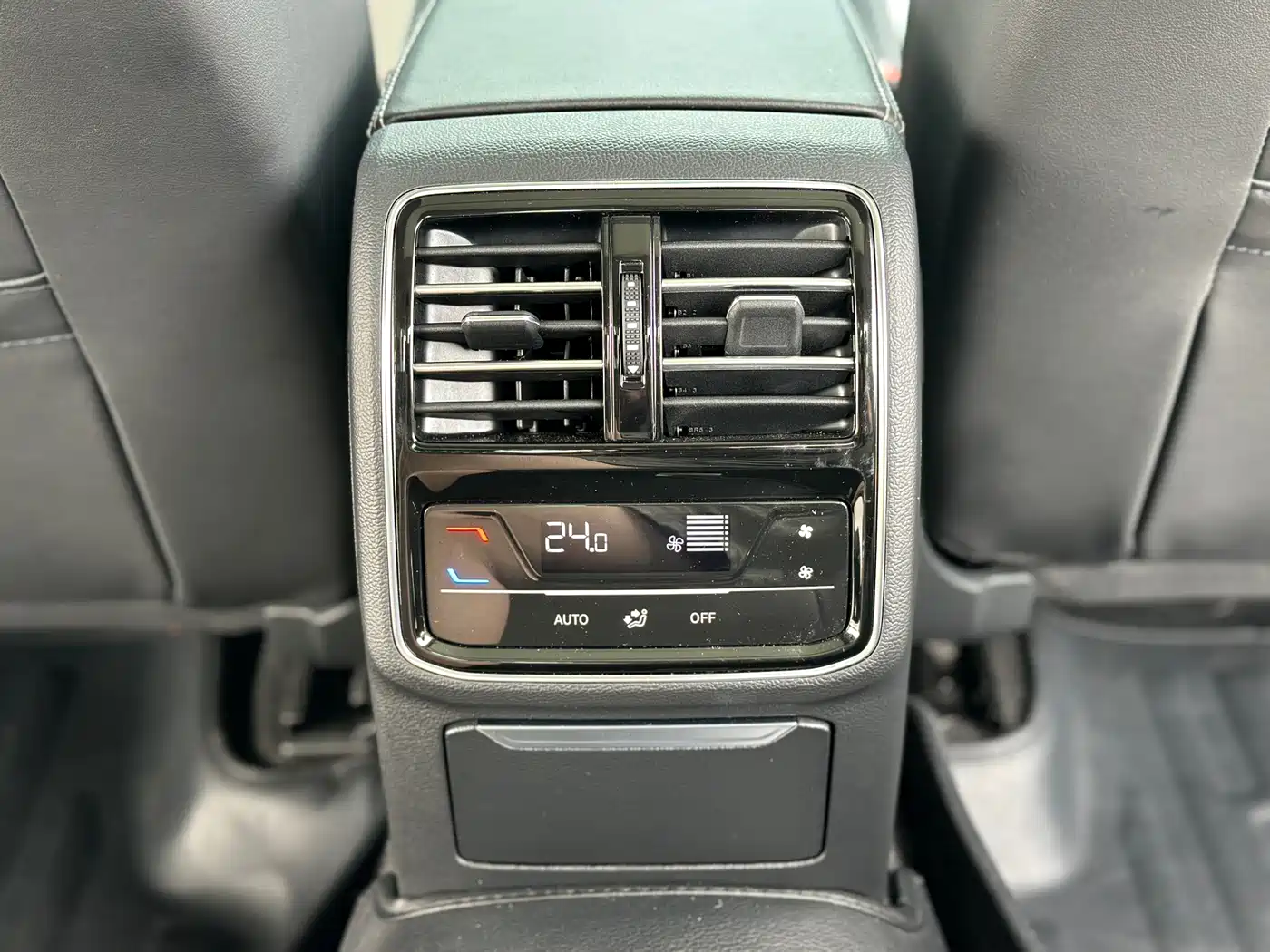 Volkswagen Magotan 2023 2 Million Units Anniversary Edition 330TSI DSG Leading Type фото 15