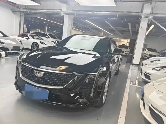 Cadillac CT5 28T, Люкс