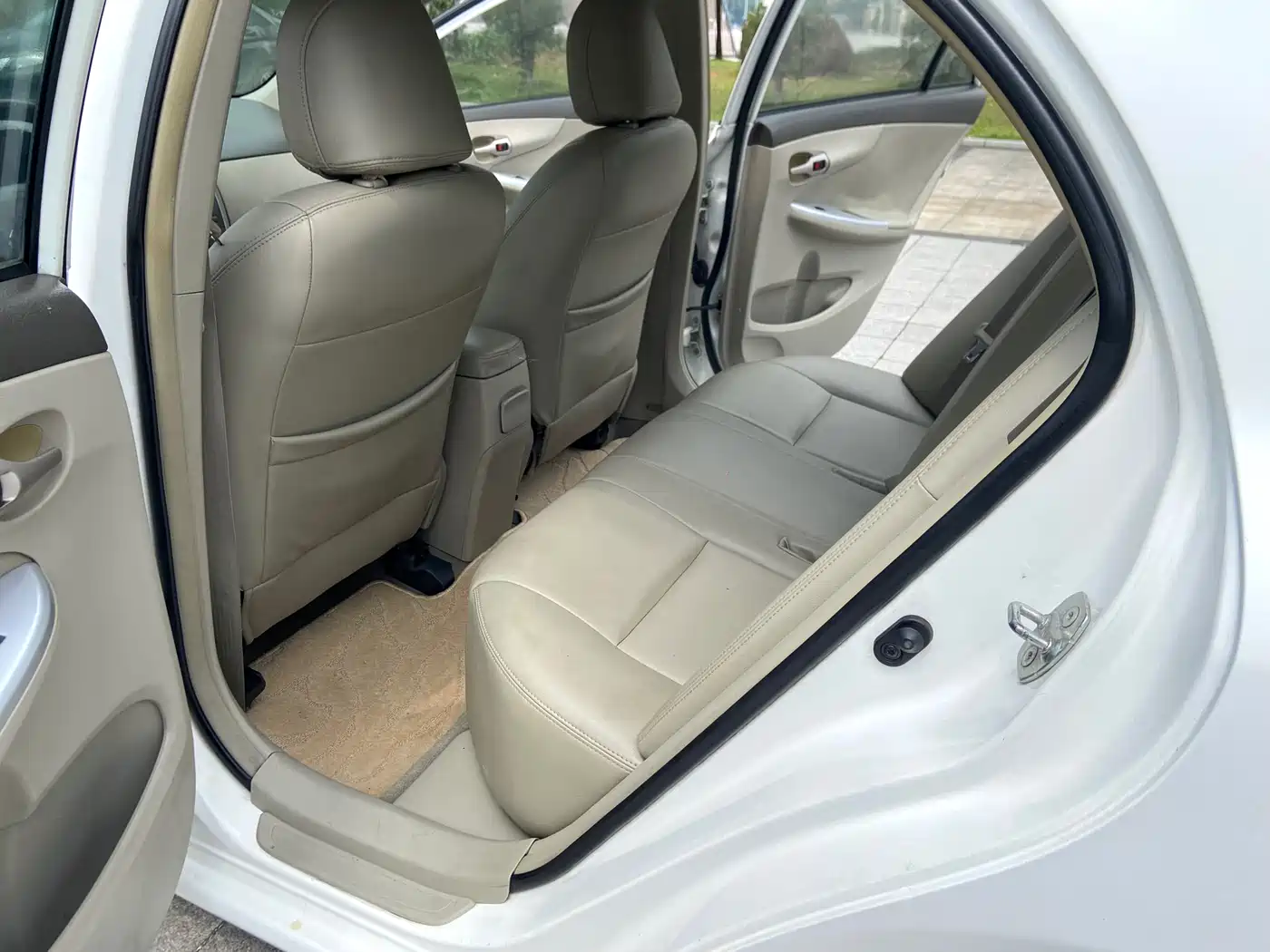 Toyota Corolla 2009 1.6L Manual GL Sunroof Special Edition фото 10