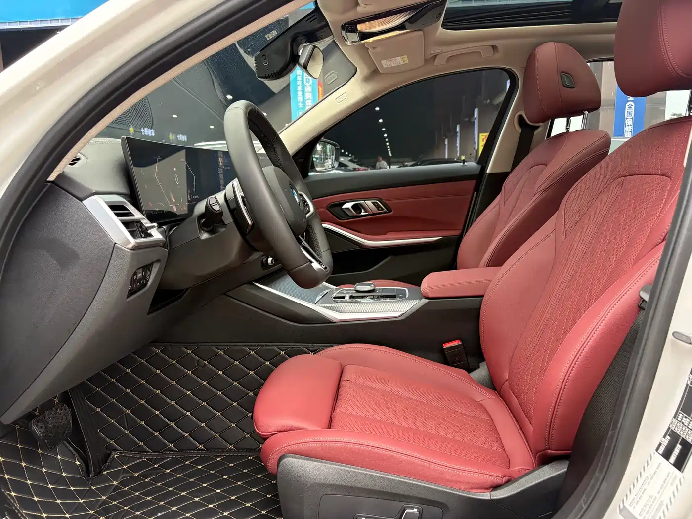 BMW 3 Series 2025 330Li M Sport Night Edition фото 12