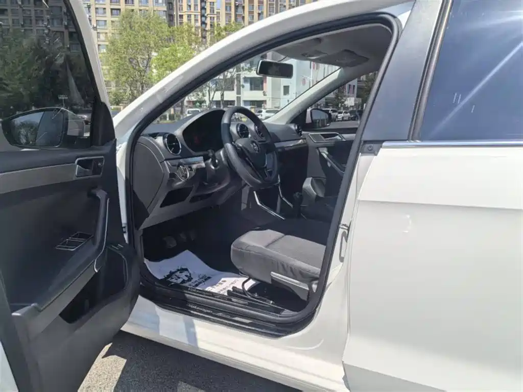 Volkswagen Jetta 2017 1.4L Manual Fashion фото 15