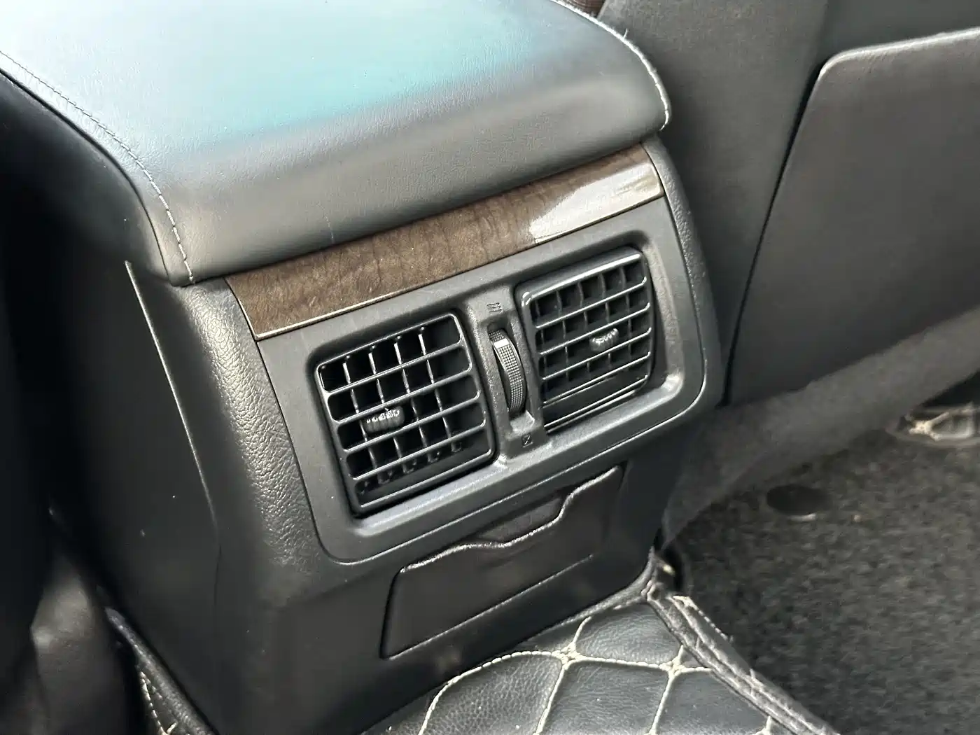 Toyota Reiz 2013 2.5V Premium Edition фото 17