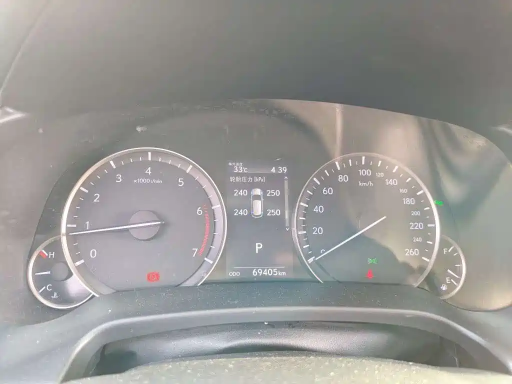 Фото 9 - Lexus RX