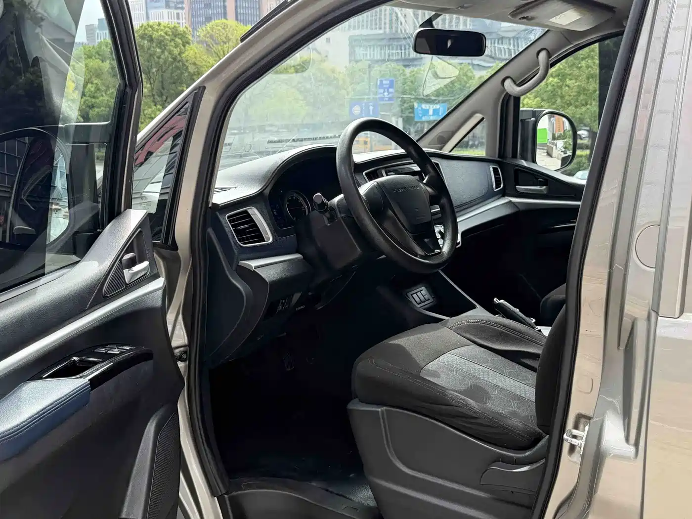 Dongfeng Fengxing Lingzhi New Energy 2023 2022 Comfort 7-seater