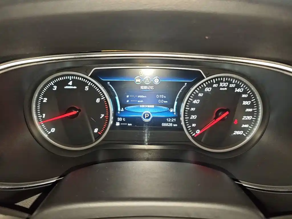 Фото 12 - Hongqi H5