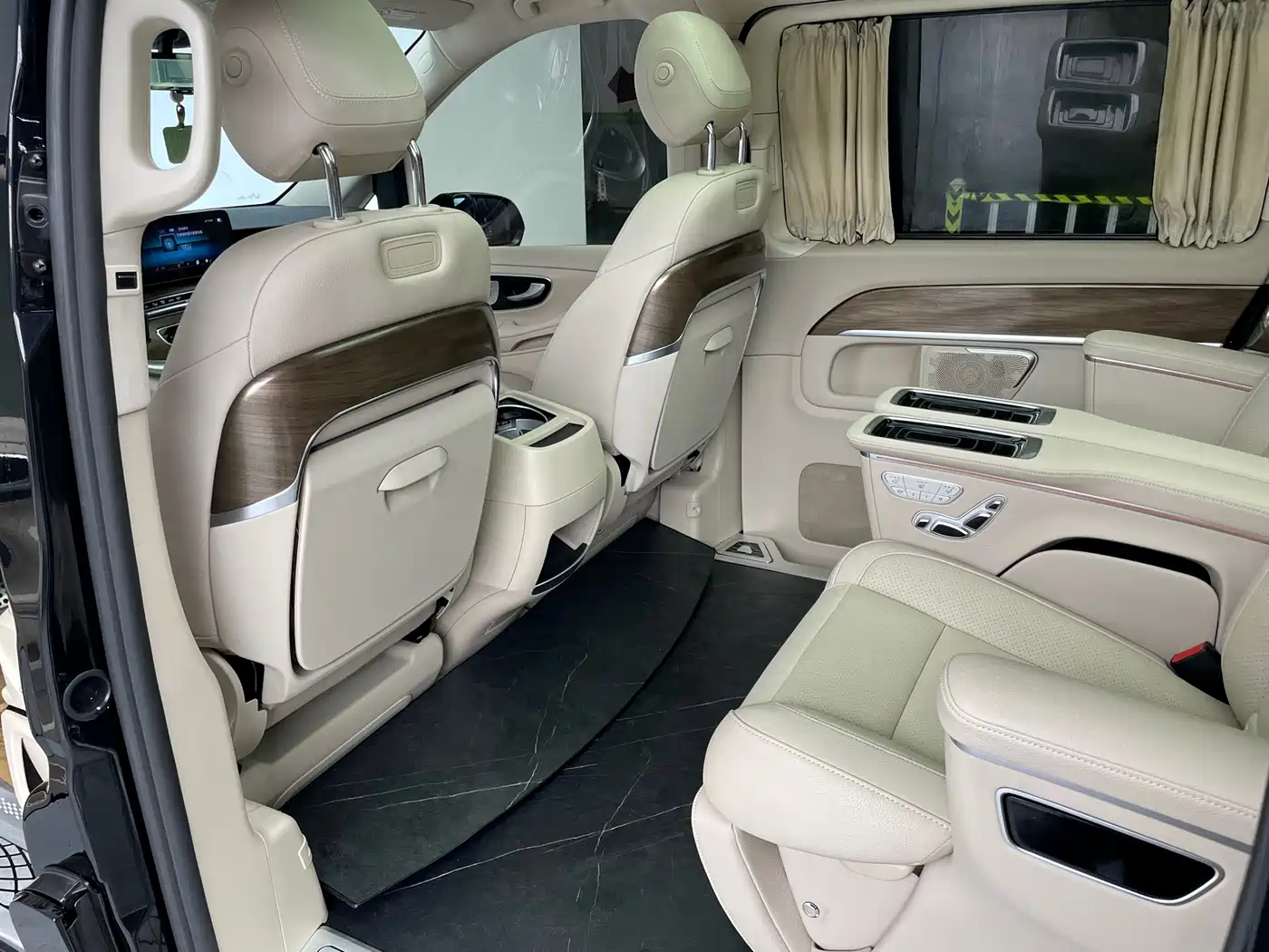 Mercedes-Benz V-Class 2021 V 260 L Long Wheelbase Luxury Edition фото 18