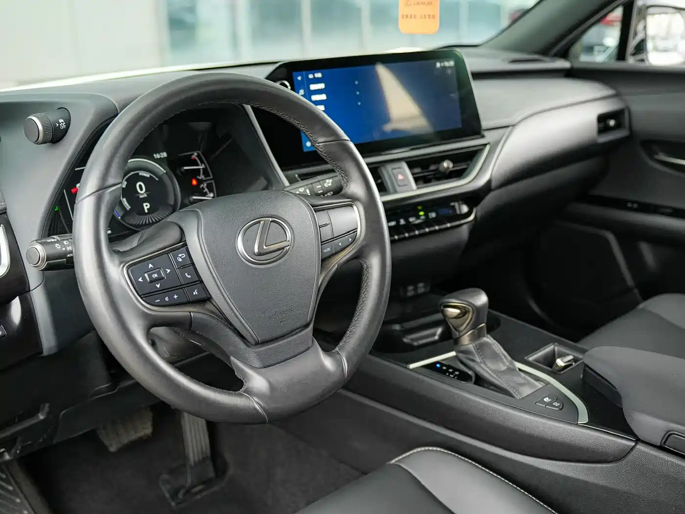 Lexus UX 2022 260h Cool Edition фото 9