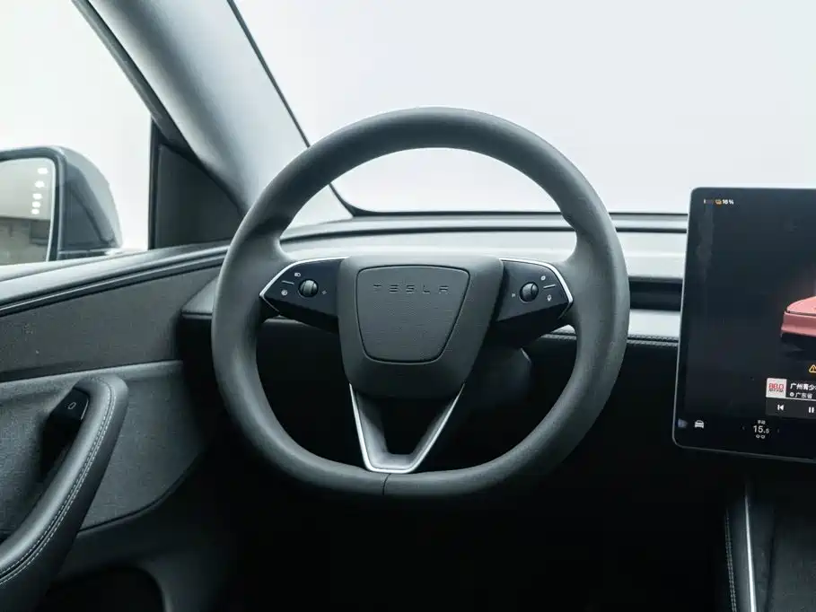 Фото 17 - Tesla Model Y