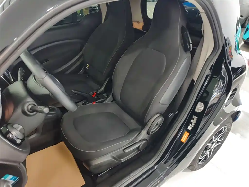 smart fortwo 2019 2019 0.9T 66kW Hardtop Wind Edition China VI