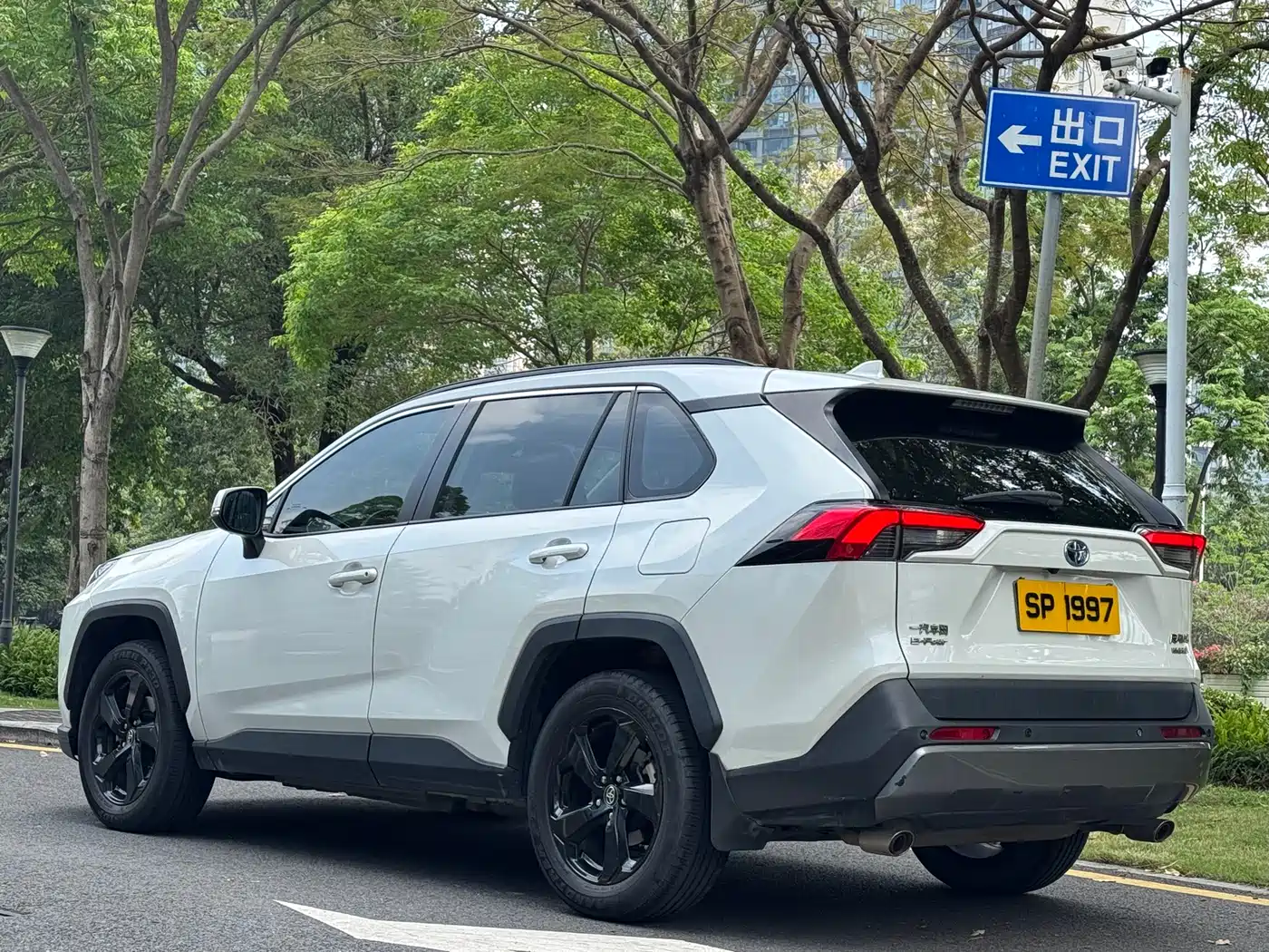 Toyota RAV4 Rongfang 2021 Hybrid 2.5L E-CVT AWD Elite PLUS Edition фото 5