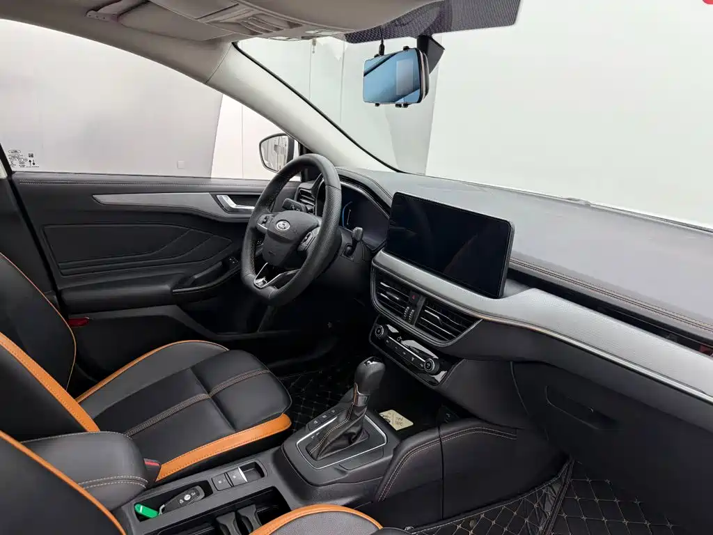 Ford Focus 2023 2022 Sedan EcoBoost 180 Auto Speed Edition