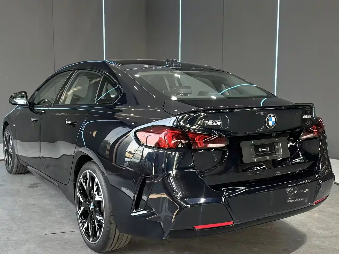 BMW 2 Series 2025 225L M Sport Moonlight Package фото 8