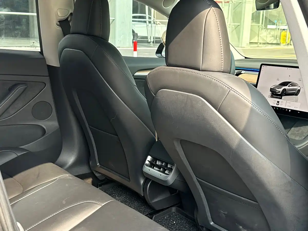 Фото 13 - Tesla Model 3