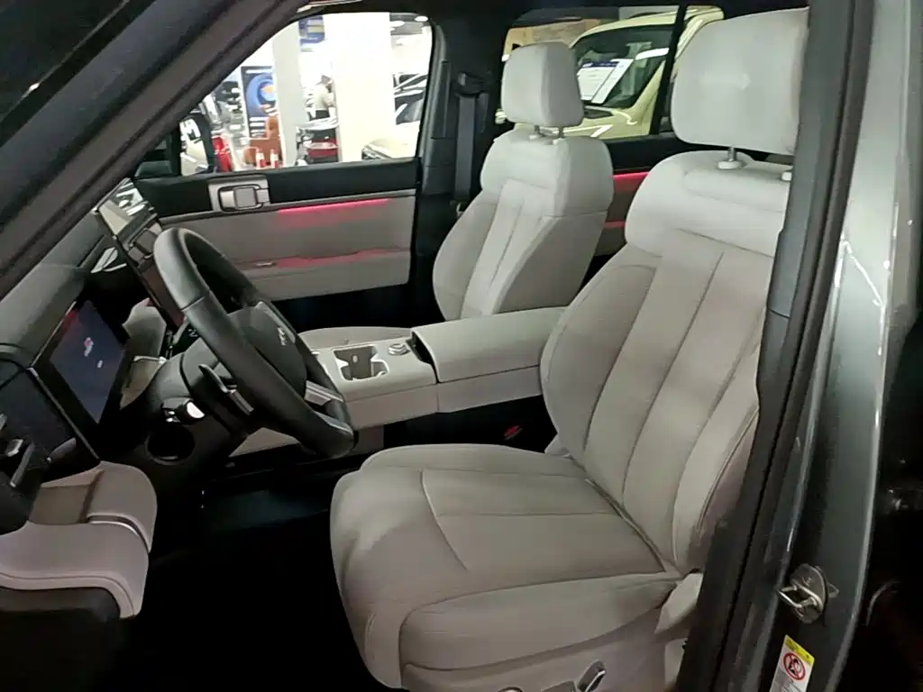 Fang Cheng Bao Titanium 7 2026 2025 AWD Base Model