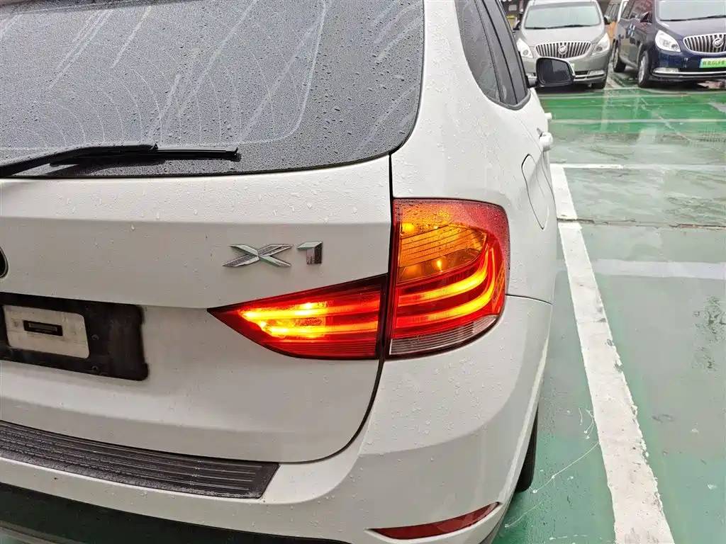 BMW X1 2013 sDrive18i Leading фото 24
