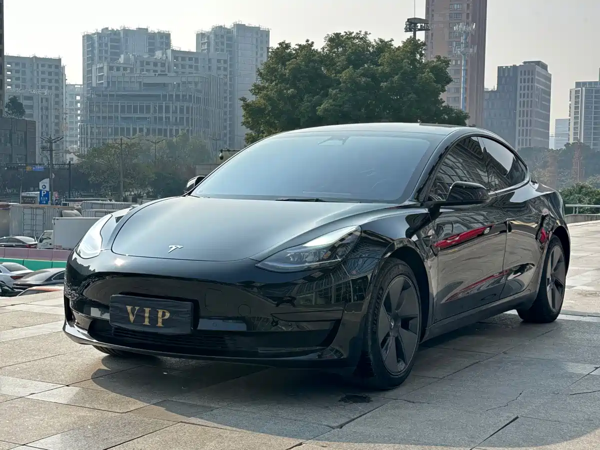 Фото 1 - Tesla Model 3