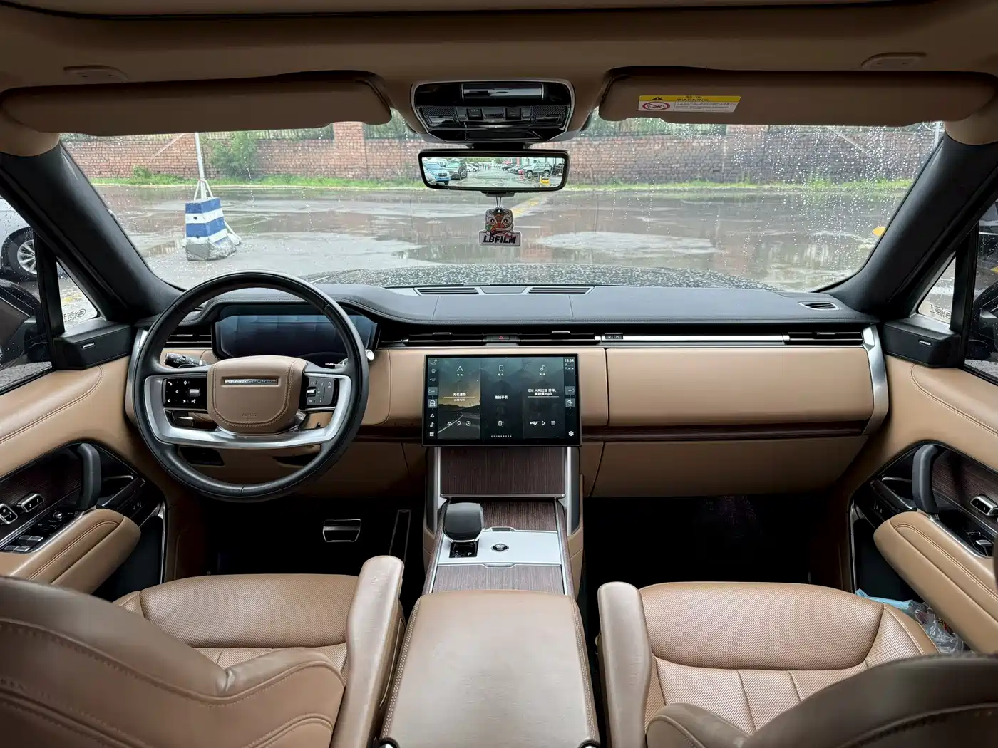 Land Rover Range Rover 2024 3.0 L6 400PS Golden Age Extended 7-Seater фото 5
