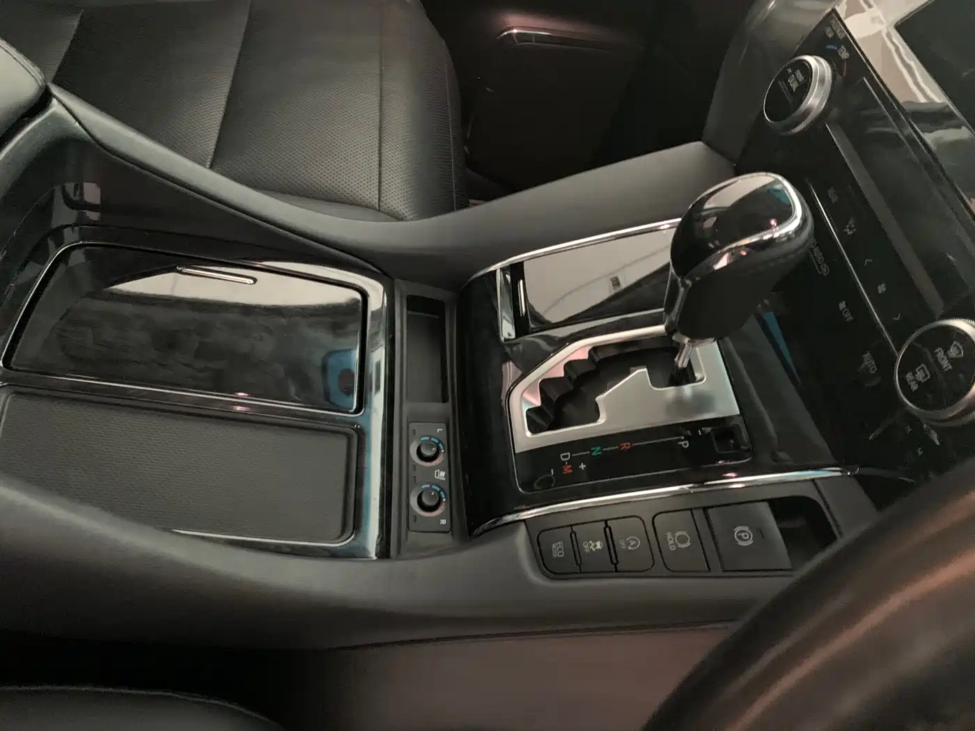 Toyota Alphard 2019 Hybrid 2.5L Premium Edition фото 10