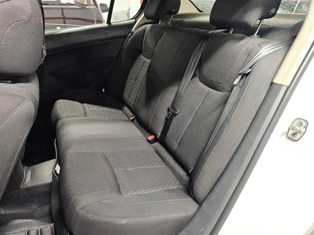 Peugeot 308 2014 Model Joy Edition Classic 1.6L Manual Superior Style фото 14