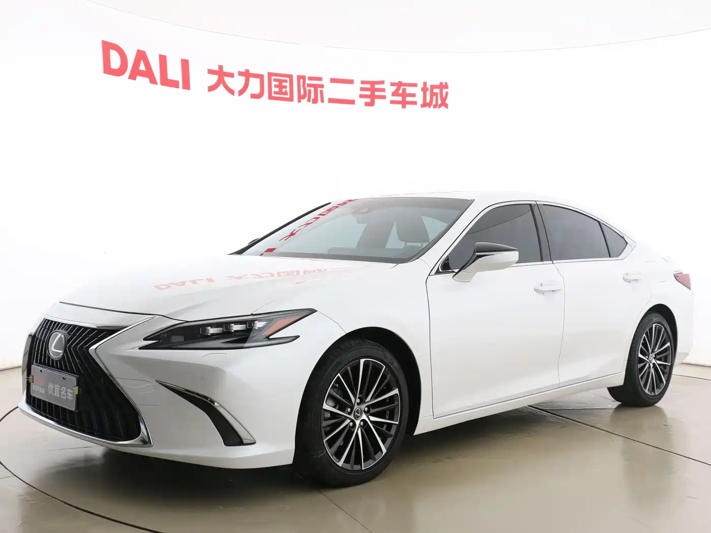 Lexus ES 2022 300h Ultimate Edition