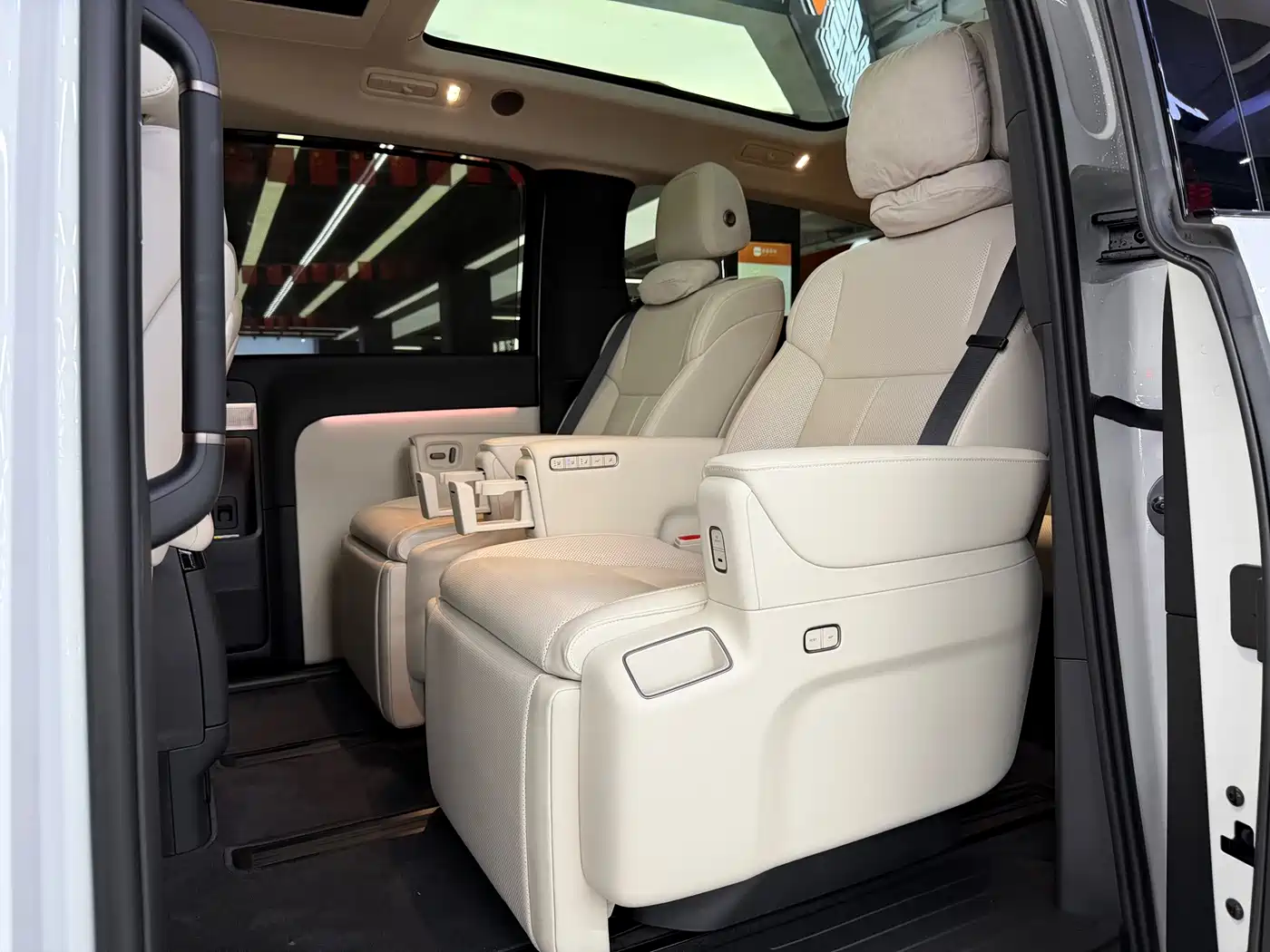 Li Auto MEGA 2025 2025 Model Home Family Special Edition