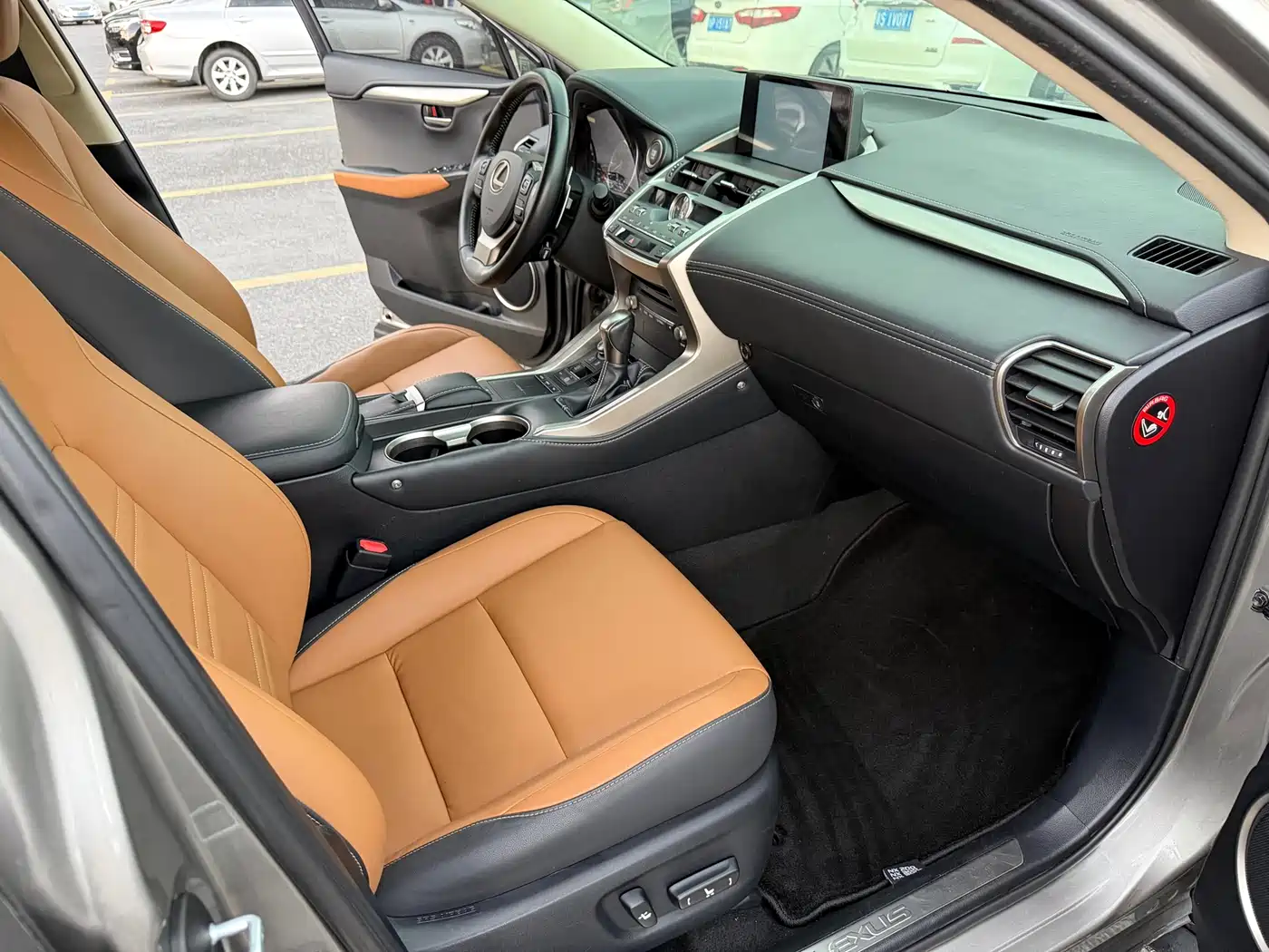 Lexus NX 2018 Model 300 FWD Fengxing Edition фото 10