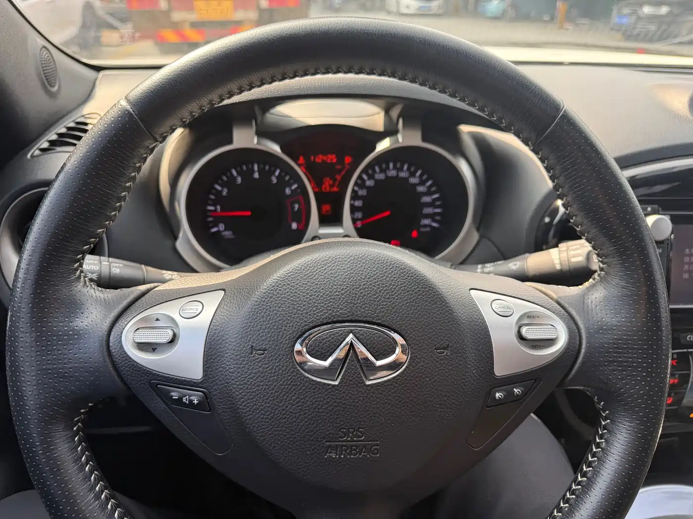 Infiniti ESQ 2015 2014 1.6L Premium Edition