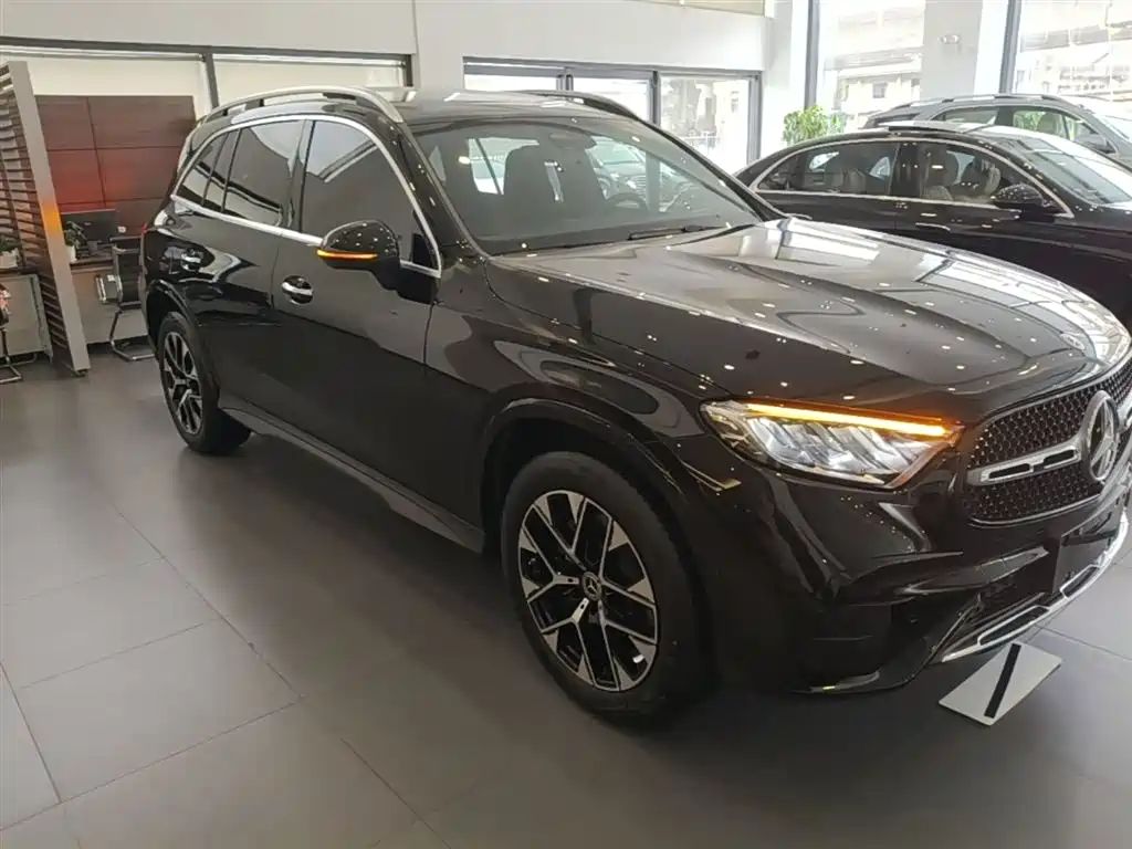 Mercedes-Benz GLC 2024 GLC 260 L 4MATIC Luxury 5-seater фото 4