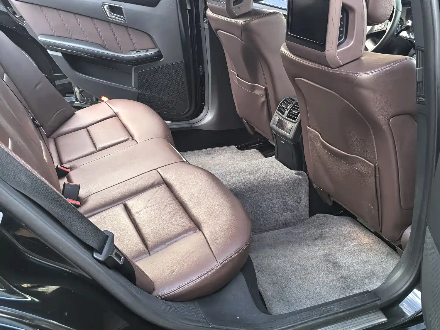 Photo 11 - Mercedes-Benz E-Class