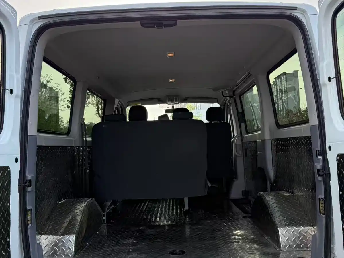 SAIC Maxus Xintu V80 2024 Aoyun 6AMT Short Wheelbase Ultra-low Roof 147Ps 7/8/9-seater фото 10