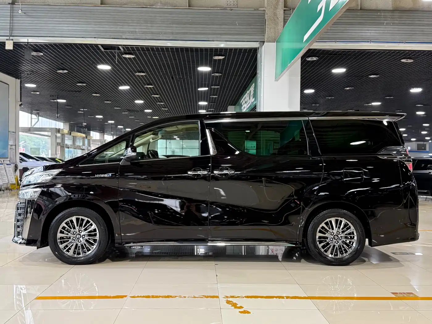 Toyota Vellfire 2022 2021 Crown Hybrid 2.5L HV Supreme Edition