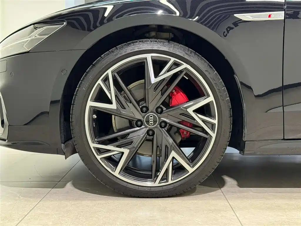 Audi A7L 2024 45 TFSI quattro Black Warrior Edition фото 10