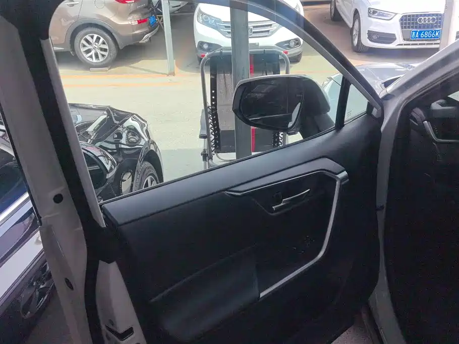Toyota RAV4 Rongfang 2020 2.0L CVT 2WD Trend Edition фото 7