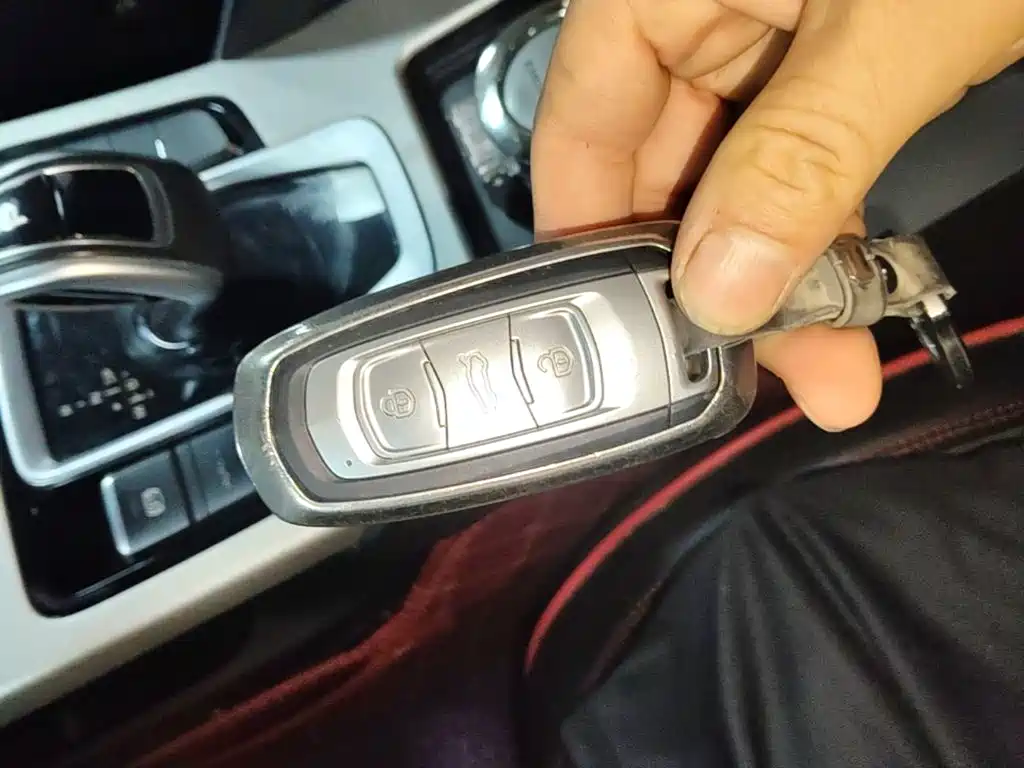 Фото 9 - Geely Atlas