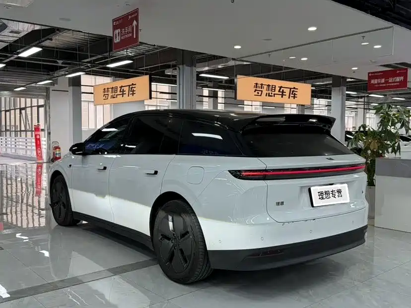 Li Auto i6 2026 2025 2WD Base Model