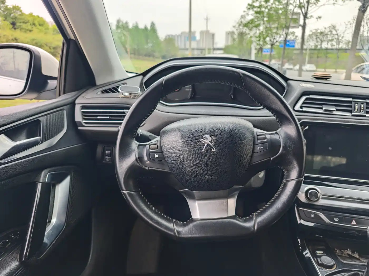 Peugeot 308 2016 1.6L Automatic Luxury фото 15